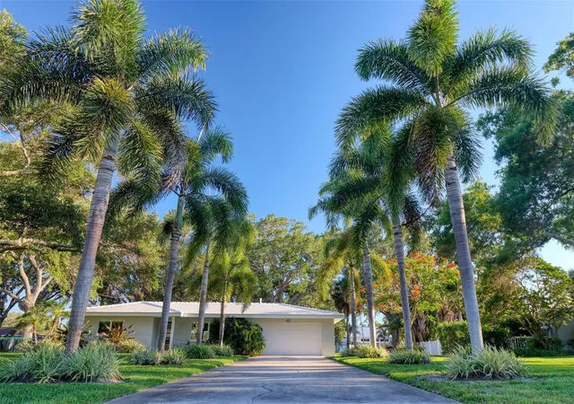 2nd image of 5 Shore Dr, Dunedin, FL 34698 | MLS# TB8482940