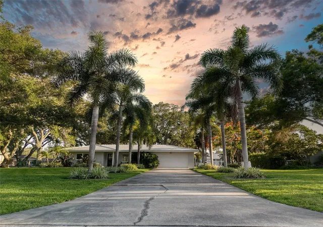 3rd image of 5 Shore Dr, Dunedin, FL 34698 | MLS# TB8482940