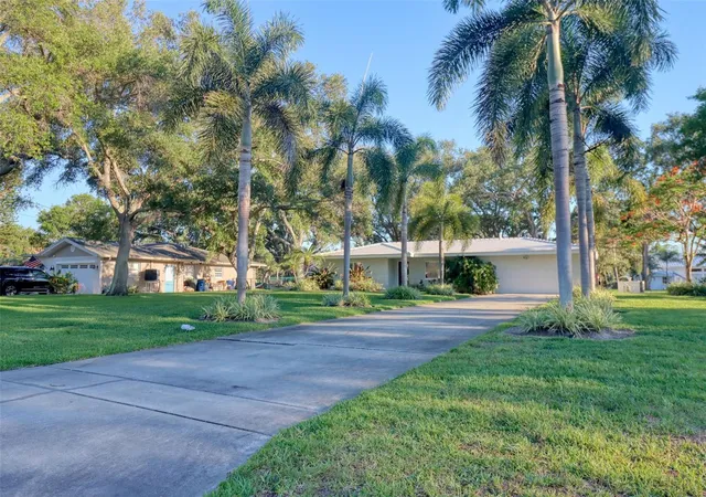 5th image of 5 Shore Dr, Dunedin, FL 34698 | MLS# TB8482940