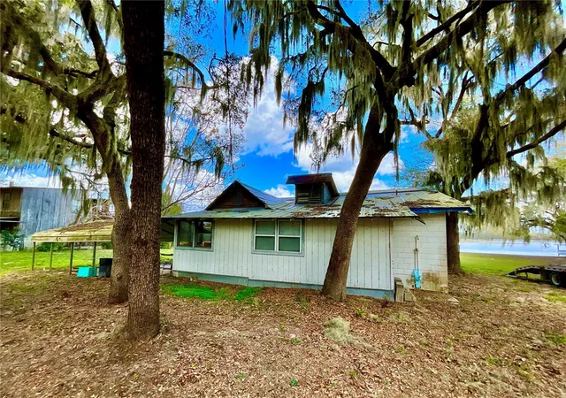 Photo 1 of Single family home for sale at 106 E Sunnyside Beach Rd, Hawthorne, FL 32640 | MLS# GC538156 | Listing updated on 2026-08-24