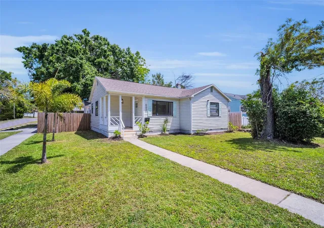 Photo 1 of Single family home for sale at 4000 Grove St S, Saint Petersburg, FL 33705 | MLS# TB8482961 | Listing updated on 2026-07-18
