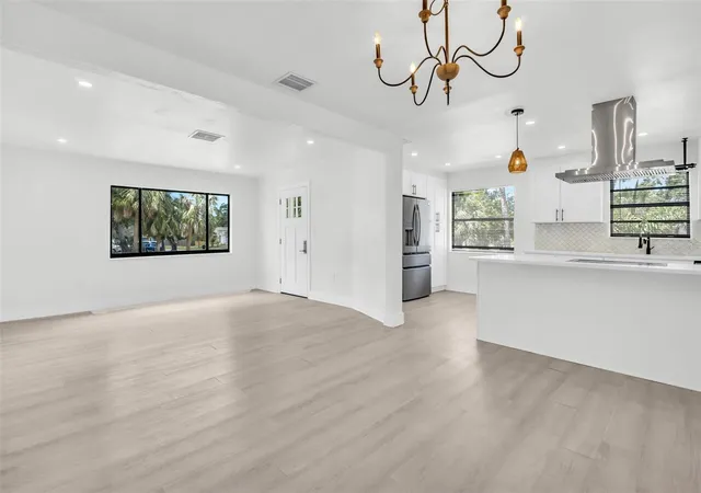 Photo 4 of Single family home for sale at 4000 Grove St S, Saint Petersburg, FL 33705 | MLS# TB8482961 | Listing updated on 2026-07-18