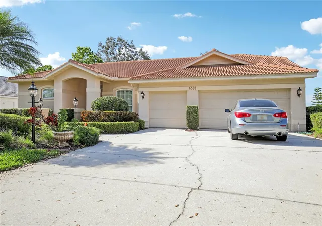 4th image of 6503 Drewrys Blf, Bradenton, FL 34203 | MLS# A4684883