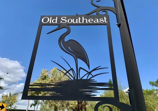 Listing Photo 2 - Condo for sale in building located at 127 17th Ave S, Saint Petersburg, FL 33701
