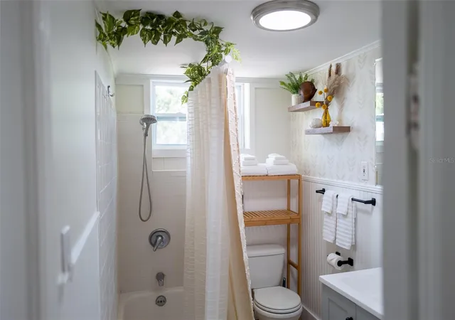 3rd image of 127 17th Avenue S, Saint Petersburg, FL 33701 | MLS# TB8482976