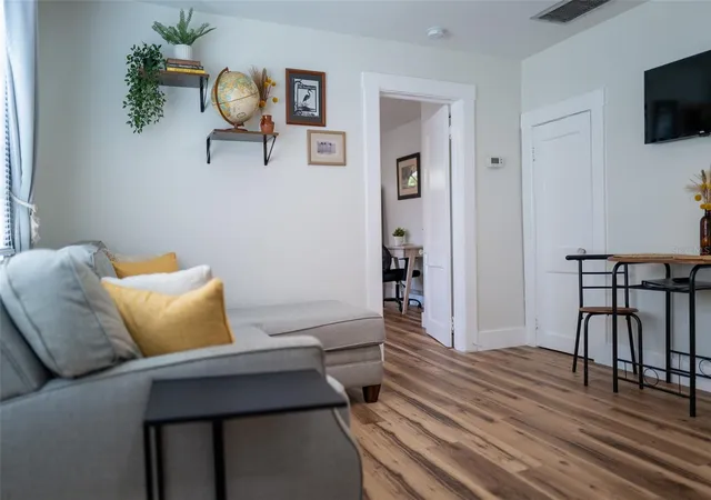 5th image of 127 17th Avenue S, Saint Petersburg, FL 33701 | MLS# TB8482976