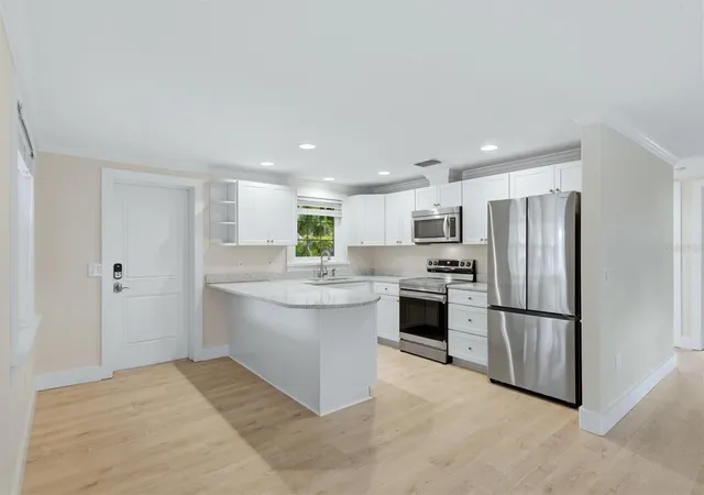 5th image of 5803 De Palmas Ave, Holmes Beach, FL 34217 | MLS# A4684894