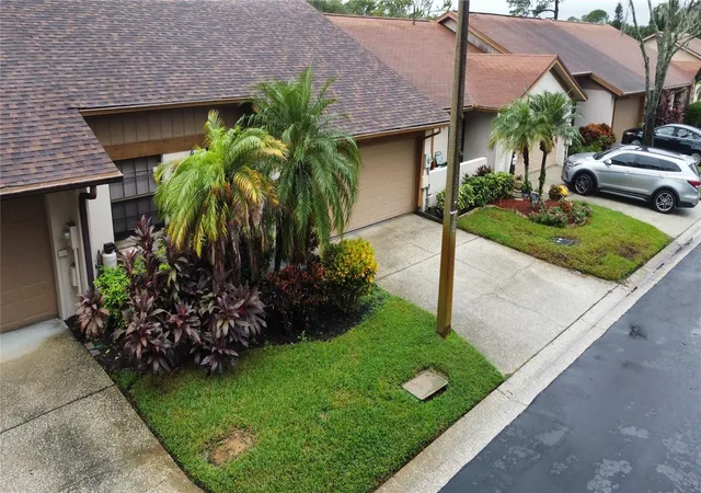 Photo 3 of Townhouse for sale at 4075 Shoreside Cir, Tampa, FL 33624 | MLS# O6387759 | Listing updated on 2026-10-09