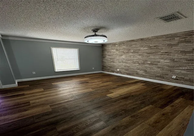 Photo 5 of Single family home for sale at 604 Tamarin Ln, Kissimmee, FL 34759 | MLS# S5145138 | Listing updated on 2026-08-03