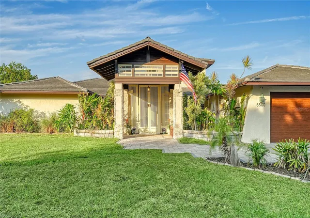 Photo 3 of Single family home for sale at 5500 Merrimac Dr, Sarasota, FL 34231 | MLS# A4684914 | Listing updated on 2026-07-22