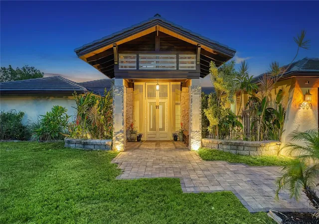 Photo 1 of Single family home for sale at 5500 Merrimac Dr, Sarasota, FL 34231 | MLS# A4684914 | Listing updated on 2026-07-22