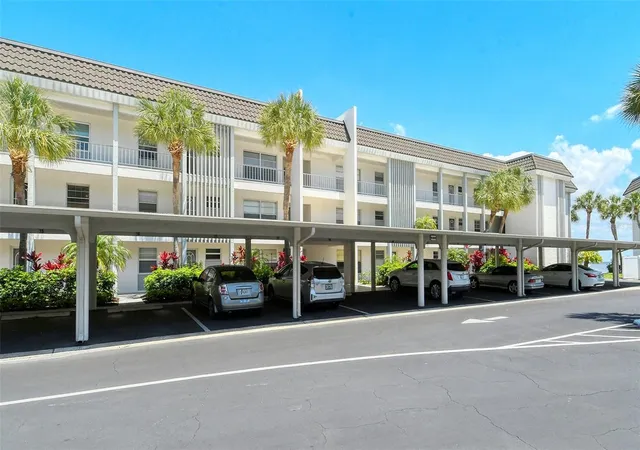 Homes for sale in Longboat Key, FL | 4440 Exeter Drive, Longboat Key, FL 34228 | Houzeo
