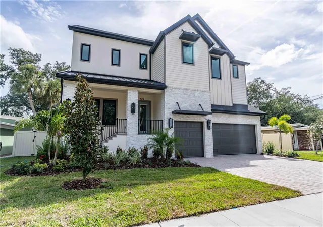 Photo 3 of Single family home for sale at 4316 W Corona St, Tampa, FL 33629 | MLS# TB8483049 | Listing updated on 2026-10-08