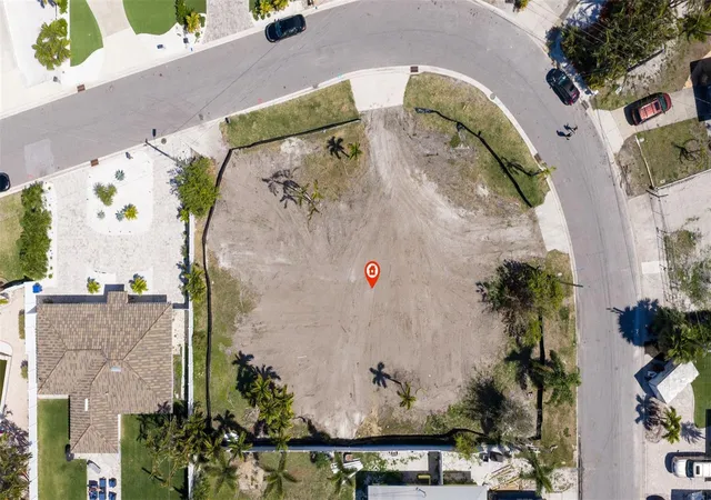 2nd image of 911 Boca Ciega Isle Dr, St Pete Beach, FL 33706 | MLS# TB8483094