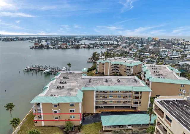 Listing Photo 5 - Condo for sale in building located at 399 150Th, MADEIRA BEACH, FL 33708 - Unit #101