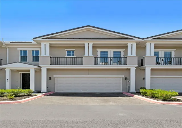 Townhouse for sale at 460 Gilman Pl N, Saint Petersburg, FL 33716 | MLS# TB8483133