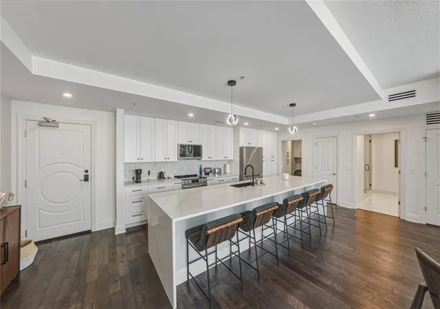 4th image of 1227 E Madison St #504, Tampa, FL 33602 | MLS# TB8483182