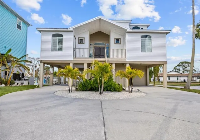 Photo 3 of Single family home for sale at 8117 Brighton Dr, Port Richey, FL 34668 | MLS# TB8483187 | Listing updated on 2026-08-14