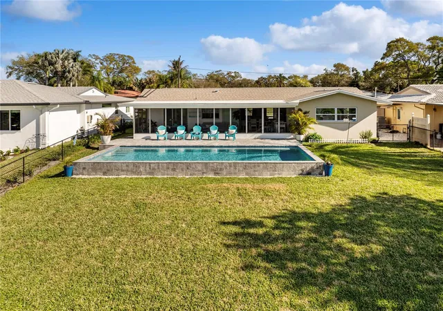 4th image of 632 Shore Dr, Largo, FL 33771 | MLS# TB8483210