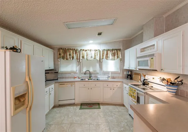 Photo 3 of Manufactured home for sale at 3 Rotterdam Dr, Punta Gorda, FL 33950 | MLS# C7522859 | Listing updated on 2026-08-15