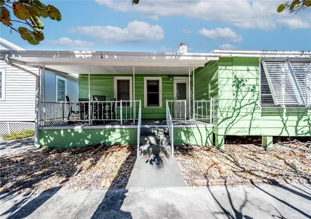 Photo 3 of Single family home for sale at 115 124th Avenue W, Treasure Island, FL 33706 | MLS# O6387952 | Listing updated on 2026-10-05