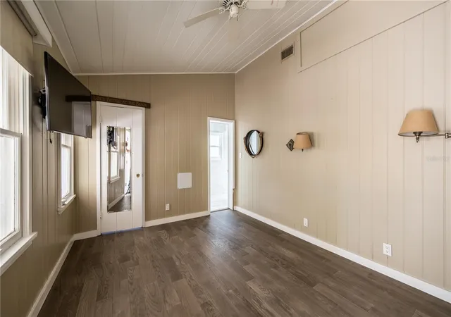 Photo 4 of Single family home for sale at 115 124th Avenue W, Treasure Island, FL 33706 | MLS# O6387952 | Listing updated on 2026-10-05