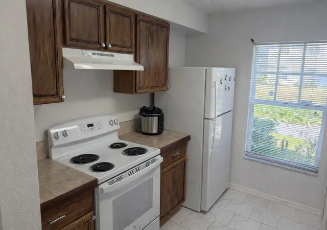 3rd image of 7135 Waterside Dr, Tampa, FL 33617 | MLS# TB8483274