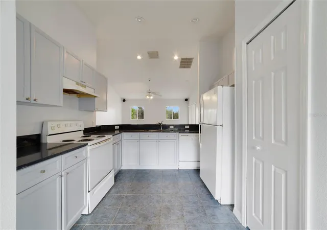 Photo 2 of Single family home for sale at 400 Paradise Woods Ct, Davenport, FL 33896 | MLS# O6387989 | Listing updated on 2026-08-12
