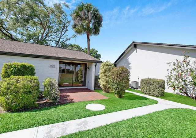 3rd image of 3507 Longmeadow #4, Sarasota, FL 34235 | MLS# A4684989