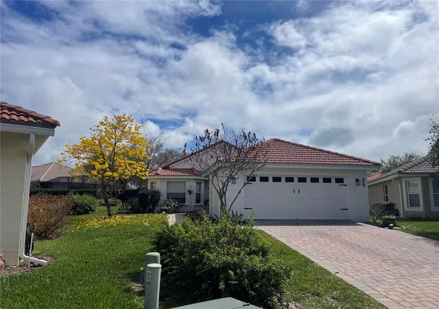 Photo 1 of Single family home for sale at 319 Niblick Cir, Winter Haven, FL 33881 | MLS# O6388012 | Listing updated on 2026-03-06