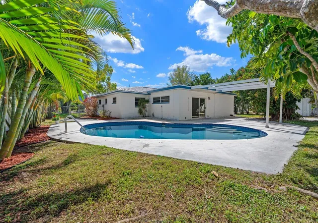 Photo 2 of Single family home for sale at 4540 Bayshore Blvd NE, Saint Petersburg, FL 33703 | MLS# TB8483324 | Listing updated on 2026-10-15