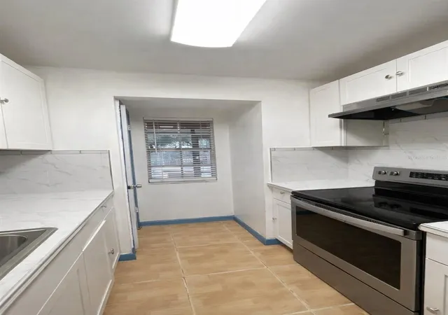 Photo 3 of Condo for sale at 2929 W Oak Ridge Rd #E6, Orlando, FL 32809 | MLS# O6388031 | Listing updated on 2026-03-11