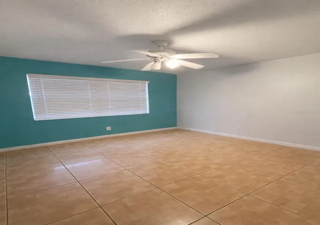 Photo 4 of Condo for sale at 2929 W Oak Ridge Rd #E6, Orlando, FL 32809 | MLS# O6388031 | Listing updated on 2026-03-11