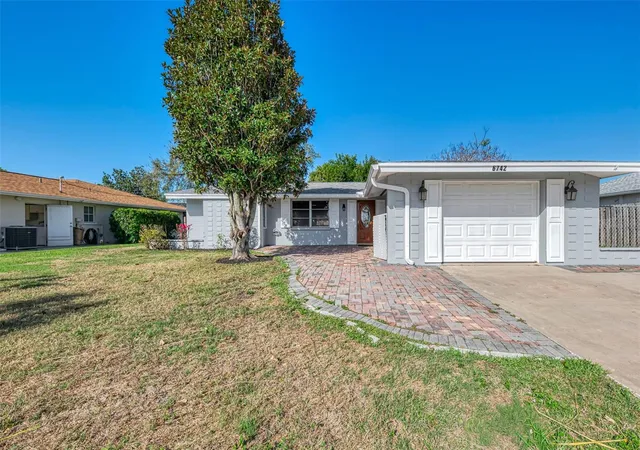 1st image of 6742 Bowline Dr, Sarasota, FL 34231 | MLS# A4685028