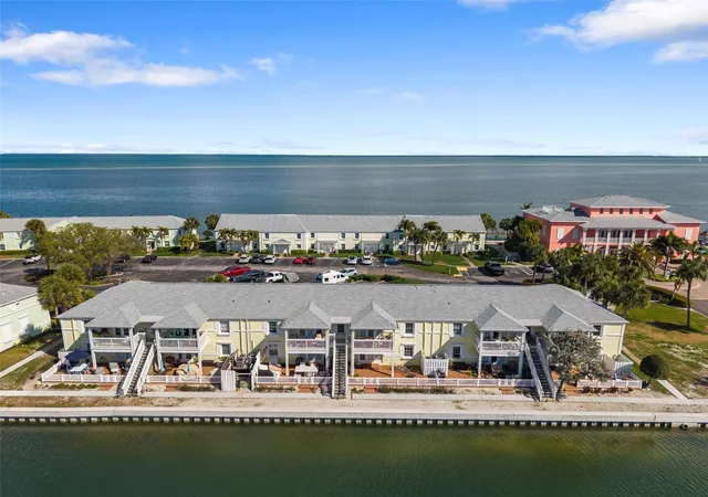 Homes for sale in St Petersburg, FL | 4911 Coquina Key Dr Se #C, St Petersburg, FL 33705 | MLS# TB8483439