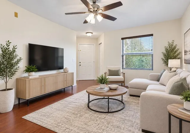 Listing Photo 1 - Condo for sale in building located at 3032Nd Pkwy Blvd, KISSIMMEE, FL 34747 - Unit #305