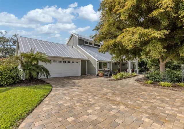 Photo 4 of Single family home for sale at 614 Ravenna St, Venice, FL 34285 | MLS# N6143270 | Listing updated on 2026-04-20