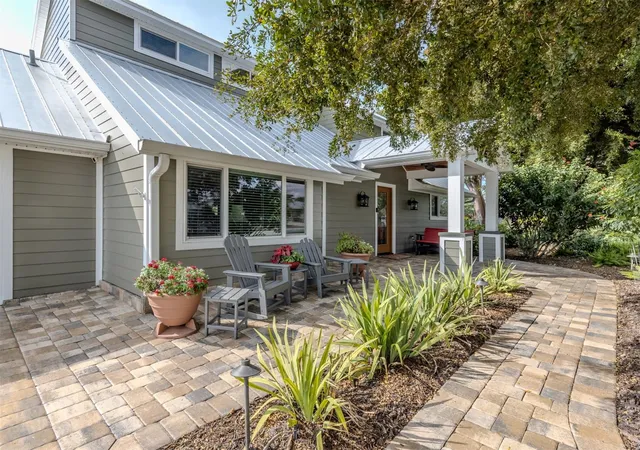 Photo 5 of Single family home for sale at 614 Ravenna St, Venice, FL 34285 | MLS# N6143270 | Listing updated on 2026-04-20