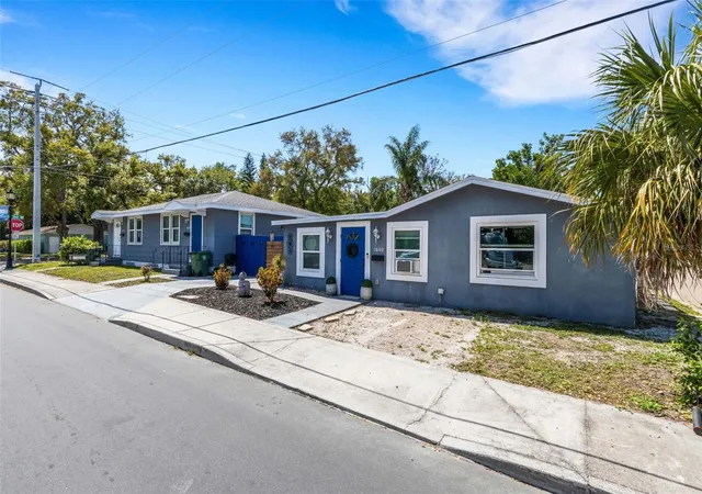 2nd image of 1608, 1610, 1612 11th St W, Bradenton, FL 34205 | MLS# A4685070