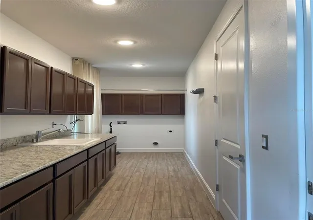 Photo 3 of Single family home for sale at 17708 Sawgrass Run, Tavares, FL 32778 | MLS# O6388251 | Listing updated on 2026-10-08