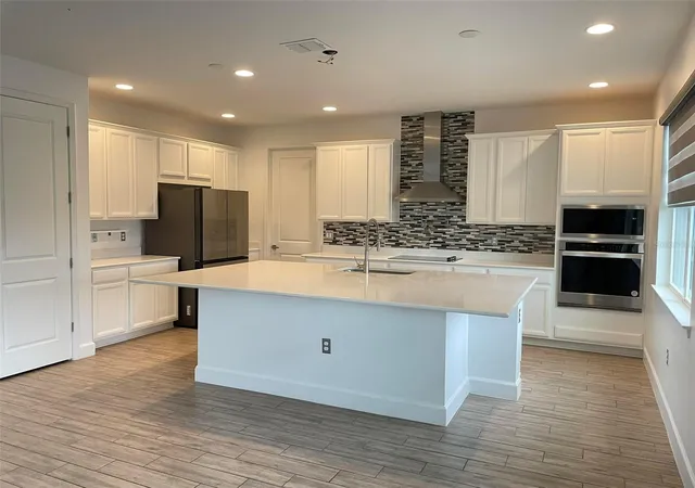 Photo 4 of Single family home for sale at 17708 Sawgrass Run, Tavares, FL 32778 | MLS# O6388251 | Listing updated on 2026-10-08