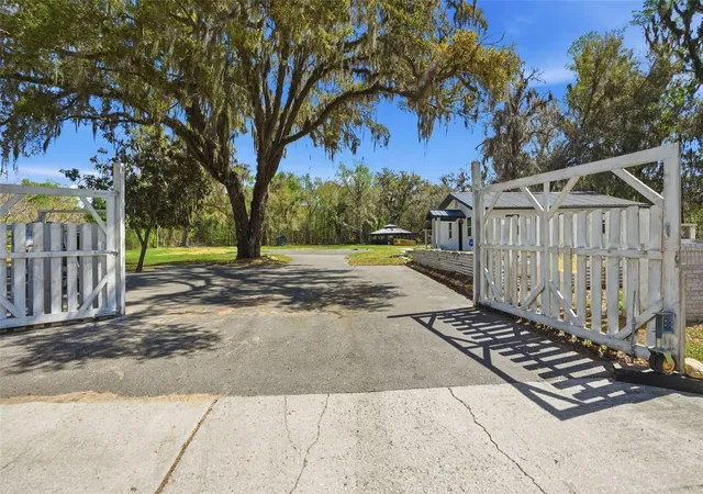 4th image of 15458 Snow Memorial Hwy, Brooksville, FL 34601 | MLS# W7883652