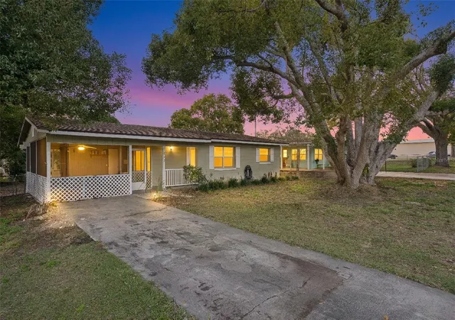 Photo 1 of Single family home for sale at 902 S Galena Ave, Minneola, FL 34715 | MLS# O6388281 | Listing updated on 2026-09-16