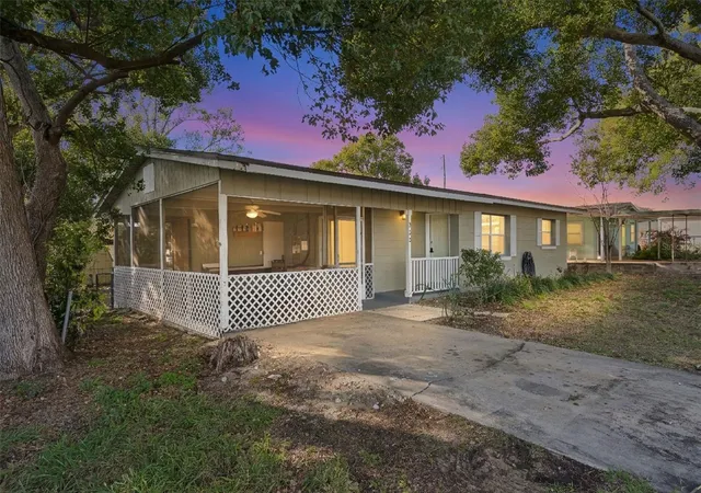 Photo 2 of Single family home for sale at 902 S Galena Ave, Minneola, FL 34715 | MLS# O6388281 | Listing updated on 2026-09-16