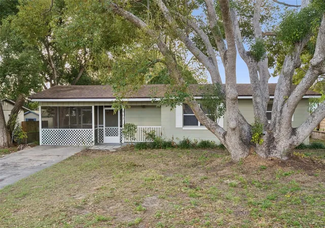 Photo 3 of Single family home for sale at 902 S Galena Ave, Minneola, FL 34715 | MLS# O6388281 | Listing updated on 2026-09-16
