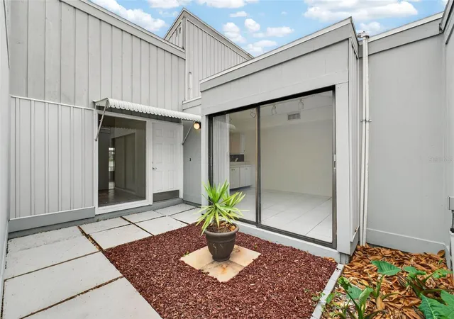 3rd image of 1502 Buckeye Rd NE, WINTER HAVEN, FL 33881