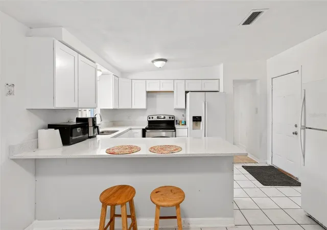 Photo 4 of Single family home for sale at 410 Santiago Ave, Orlando, FL 32807 | MLS# O6388303 | Listing updated on 2026-09-29