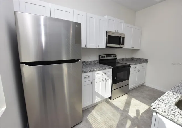 3rd image of 202 W Crescent Dr, Lakeland, FL 33805 | MLS# L4960008