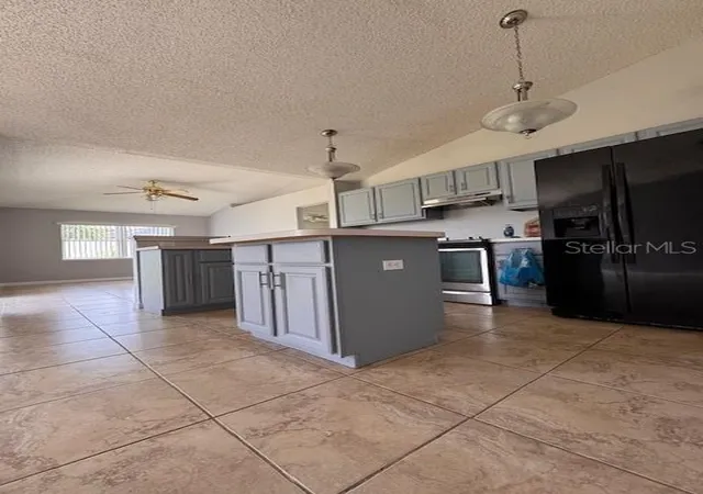 Photo 2 of Single family home for sale at 2405 Lincolnshire Ct, Kissimmee, FL 34743 | MLS# R4910839 | Listing updated on 2026-08-21