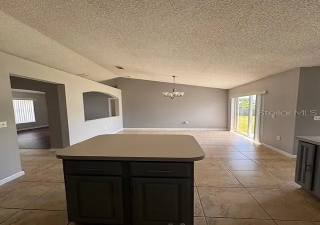 Photo 3 of Single family home for sale at 2405 Lincolnshire Ct, Kissimmee, FL 34743 | MLS# R4910839 | Listing updated on 2026-08-21